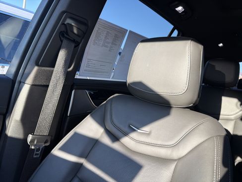 Used 2025 Cadillac XT6 Premium Luxury image 24