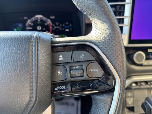 Used 2023 Toyota Sequoia Platinum image 37