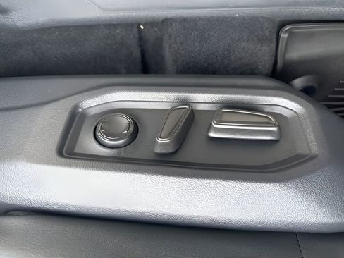 Used 2025 Toyota Tundra Limited AWD/4WD image 10