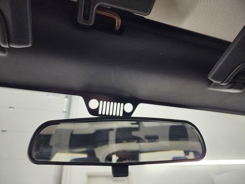 Used 2015 Jeep Wrangler Sport w/ Connectivity Group image 34