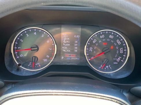 Used 2021 Toyota RAV4 XLE w/ Convenience Package FWD image 16