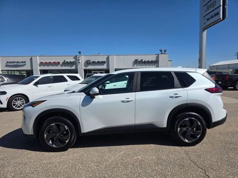 Used 2024 Nissan Rogue SV AWD/4WD image 9