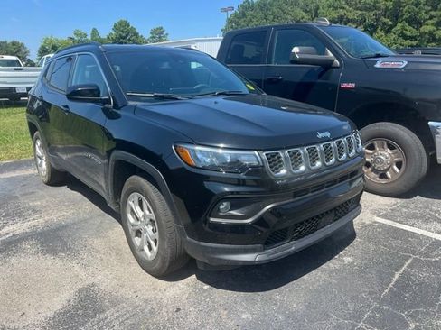 Used 2024 Jeep Compass Latitude AWD/4WD image 1