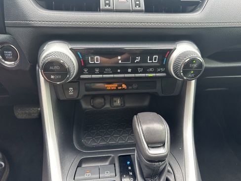Used 2019 Toyota RAV4 XLE Premium AWD/4WD image 28