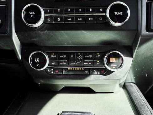 Used 2020 Ford Expedition Max XLT w/ Equipment Group 202A AWD/4WD image 29