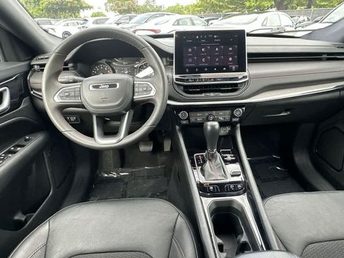 Used 2025 Jeep Compass Trailhawk AWD/4WD image 14