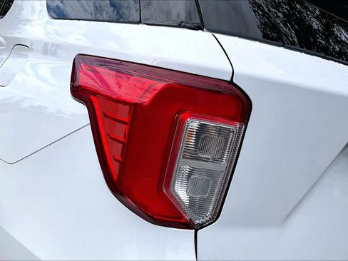 Used 2022 Ford Explorer Limited w/ Equipment Group 301A image 29