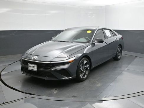 Used 2025 Hyundai Elantra Sport image 34