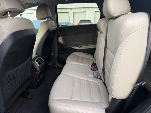 Used 2017 Kia Sorento EX w/ EX Advanced Touring Package FWD image 19