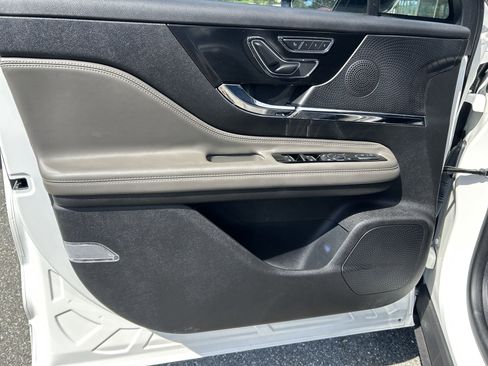 Used 2023 Lincoln Corsair Reserve w/ Equipment Group 201A image 9