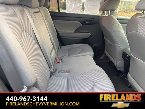 Used 2023 Toyota Highlander L image 33