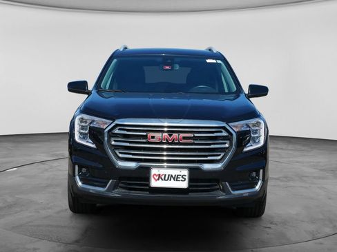 Used 2023 GMC Terrain SLT w/ Infotainment Package II AWD/4WD image 2