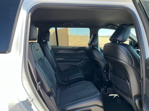 Used 2025 Jeep Grand Cherokee L Laredo RWD image 13