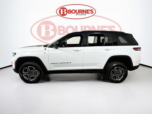Used 2024 Jeep Grand Cherokee Trailhawk w/ Luxury Tech Group III AWD/4WD image 8