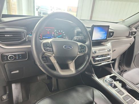 Used 2024 Ford Explorer XLT w/ Equipment Group 202A image 18