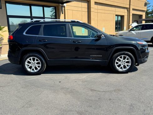 Used 2015 Jeep Cherokee Latitude w/ Cold Weather Group AWD/4WD image 8