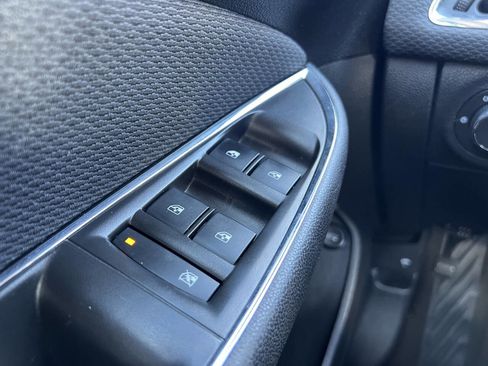 Used 2017 Chevrolet Cruze LT w/ Convenience Package image 10