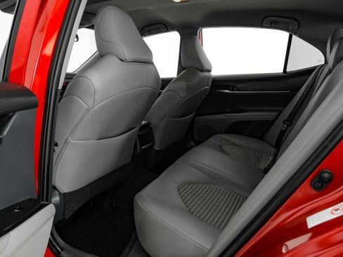 Used 2019 Toyota Camry SE image 34