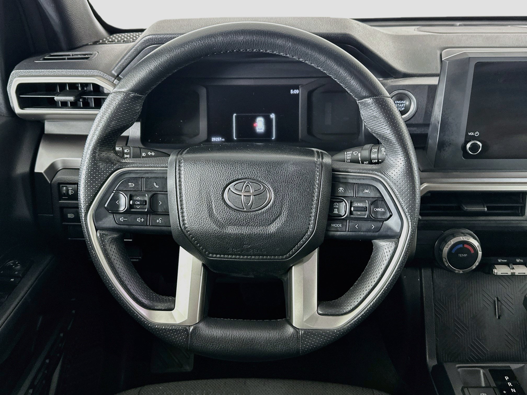Used 2025 Toyota 4Runner SR5 AWD/4WD image 18