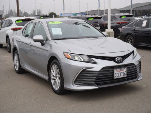Used 2022 Toyota Camry LE image 1