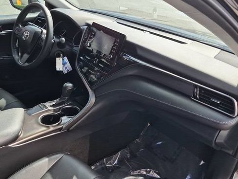 Used 2024 Toyota Camry SE FWD image 6