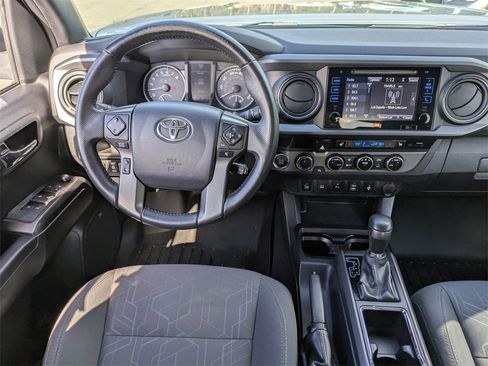 Used 2017 Toyota Tacoma TRD Sport image 14