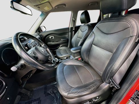 Used 2016 Kia Soul ! FWD image 13