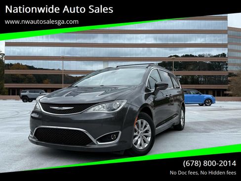 Used 2017 Chrysler Pacifica Touring-L image 1