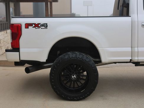 Used 2019 Ford F250 Platinum w/ Platinum Ultimate Package image 16