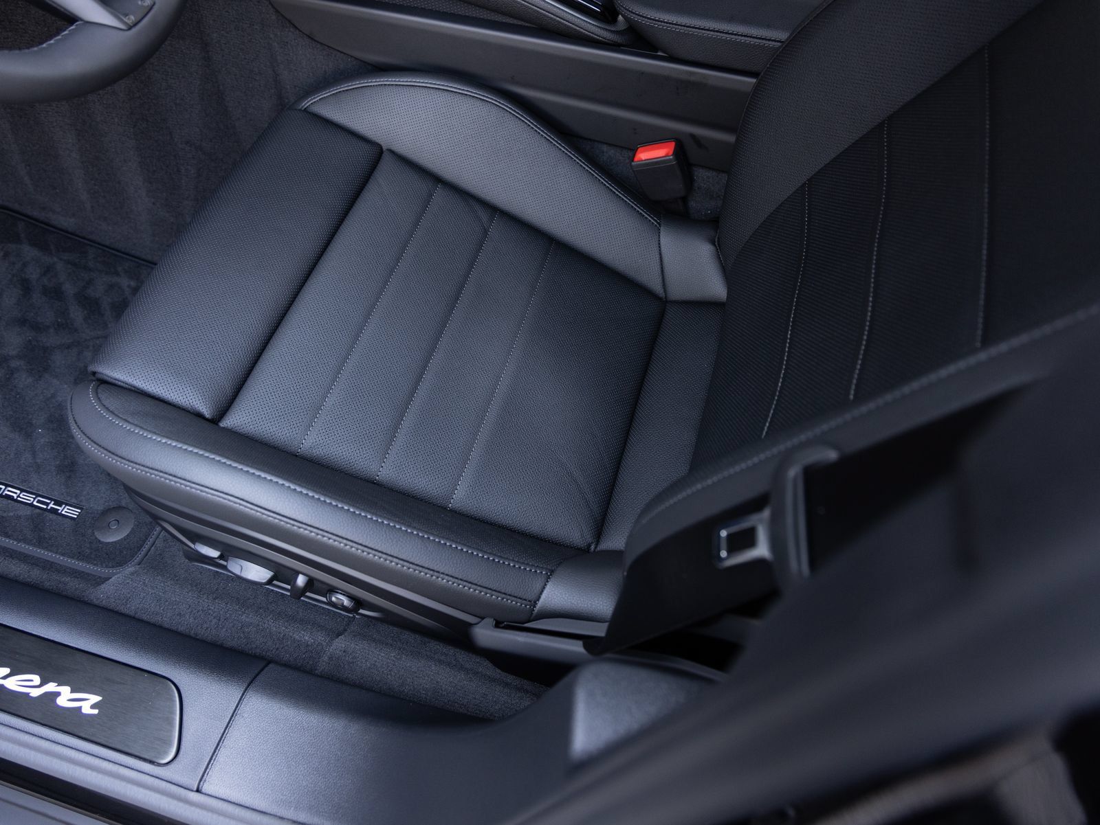 Certified 2026 Porsche Panamera RWD image 21