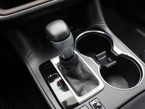 Used 2015 Toyota Highlander XLE image 25