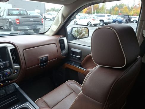 Used 2018 Chevrolet Silverado 1500 High Country image 11