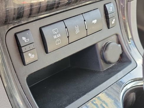 Used 2013 Chevrolet Traverse LT FWD image 19