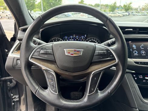 Used 2017 Cadillac XT5 Platinum w/ Driver Assist Package AWD/4WD image 18