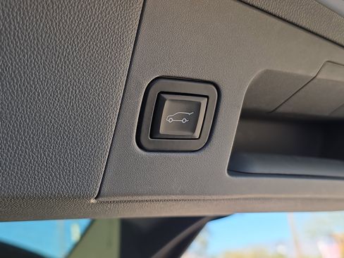 Used 2017 Cadillac XT5 Luxury w/ Driver Awareness Package image 8