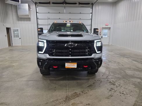 Used 2025 Chevrolet Silverado 3500 LTZ AWD/4WD image 3