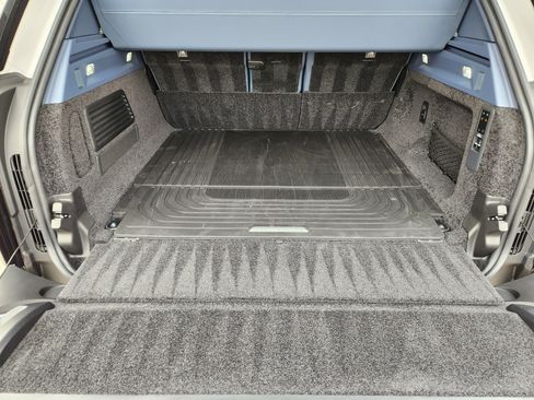 New 2026 Land Rover Range Rover SV image 28