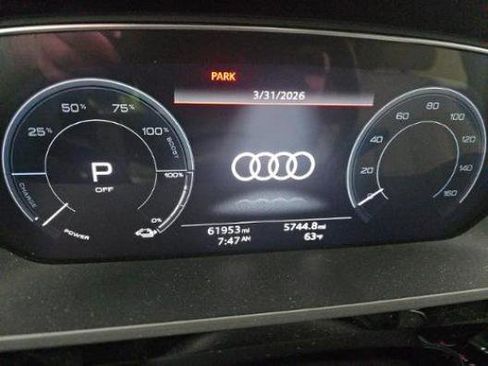 Used 2022 Audi e-tron Premium Plus w/ Premium Plus Package AWD/4WD image 12