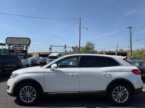 Used 2016 Lincoln MKX Select w/ Select Plus Package AWD/4WD image 3