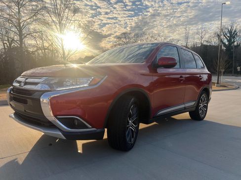 Used 2017 Mitsubishi Outlander SE image 15
