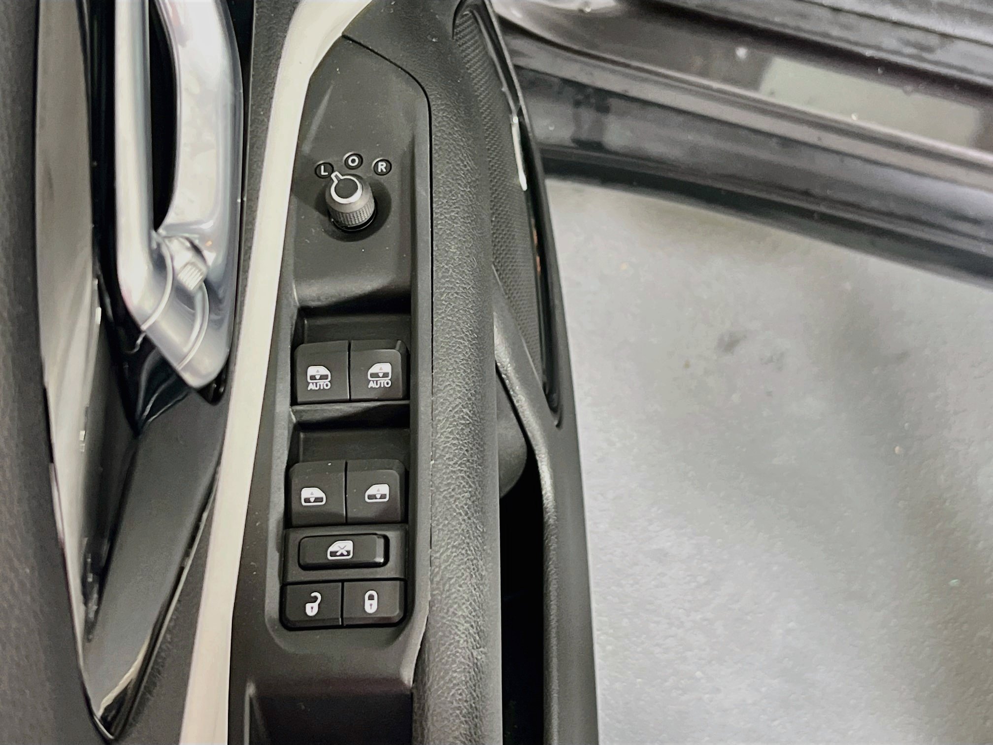 Used 2023 Jeep Compass Limited w/ Sun and Sound Group AWD/4WD image 17