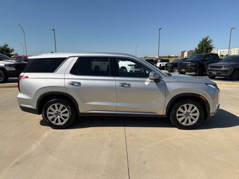 Used 2024 Hyundai Palisade SEL FWD image 6