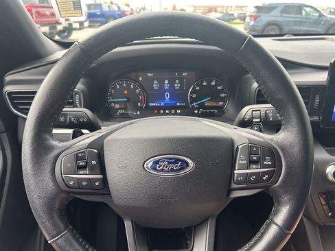 Used 2020 Ford Explorer XLT w/ Equipment Group 202A AWD/4WD image 28