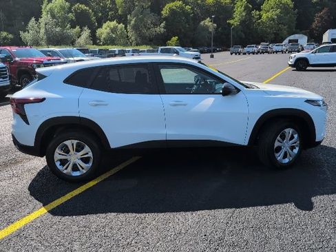 Used 2024 Chevrolet Trax LS FWD image 6