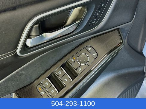 Used 2025 Nissan Rogue Platinum FWD image 20