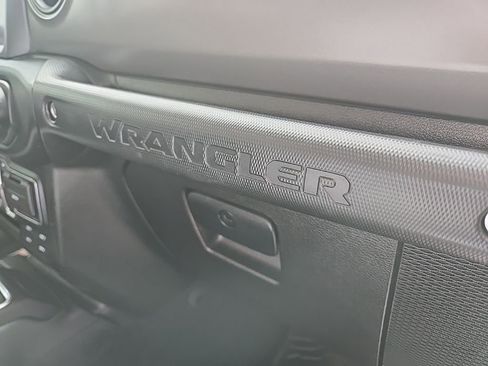 Used 2023 Jeep Wrangler Unlimited AWD/4WD image 84
