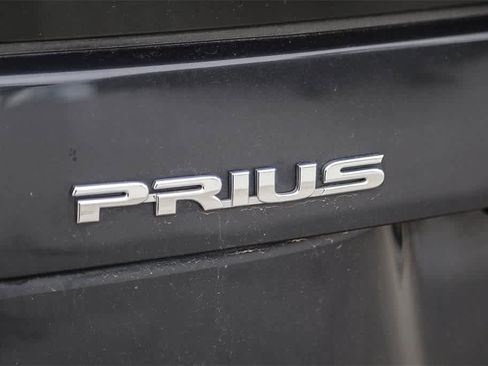 Used 2015 Toyota Prius Four image 11
