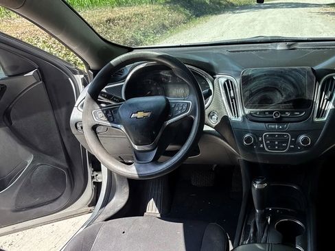 Used 2020 Chevrolet Malibu LT FWD image 11