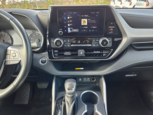 Used 2024 Toyota Highlander XLE image 15