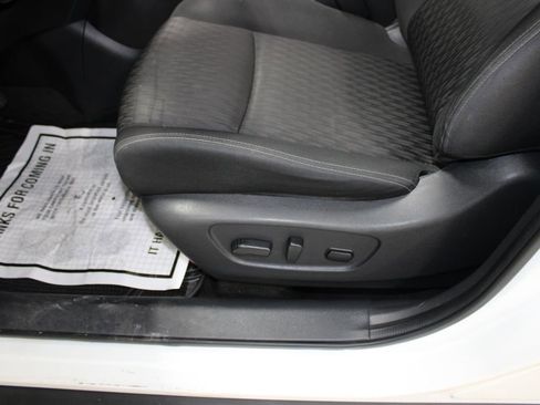 Used 2017 Nissan Rogue SV FWD image 33